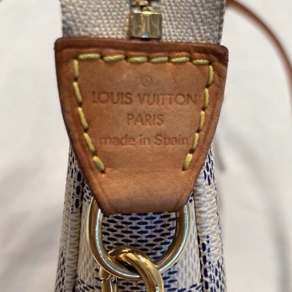 LOUIS Vuitton Pochette Accessories - Picture 4 of 15